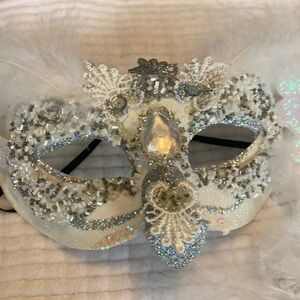 Decretive Mask and hair accessories